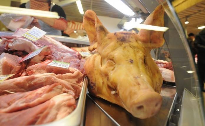 2019-02-China-banned-Mongolian-pork-import.jpg