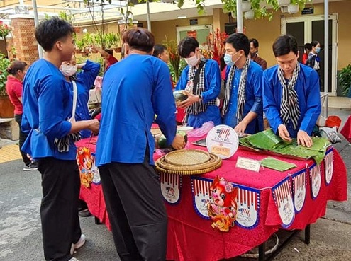 Фестиваль Лунного Нового года во Вьетнаме: американская свинина с рисовыми лепешками