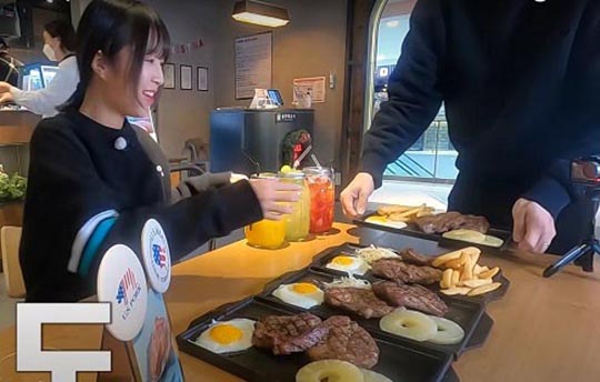 Блюдо из 3 килограммов американской свинины собрало 3,4 миллиона просмотров на YouTube в Корее